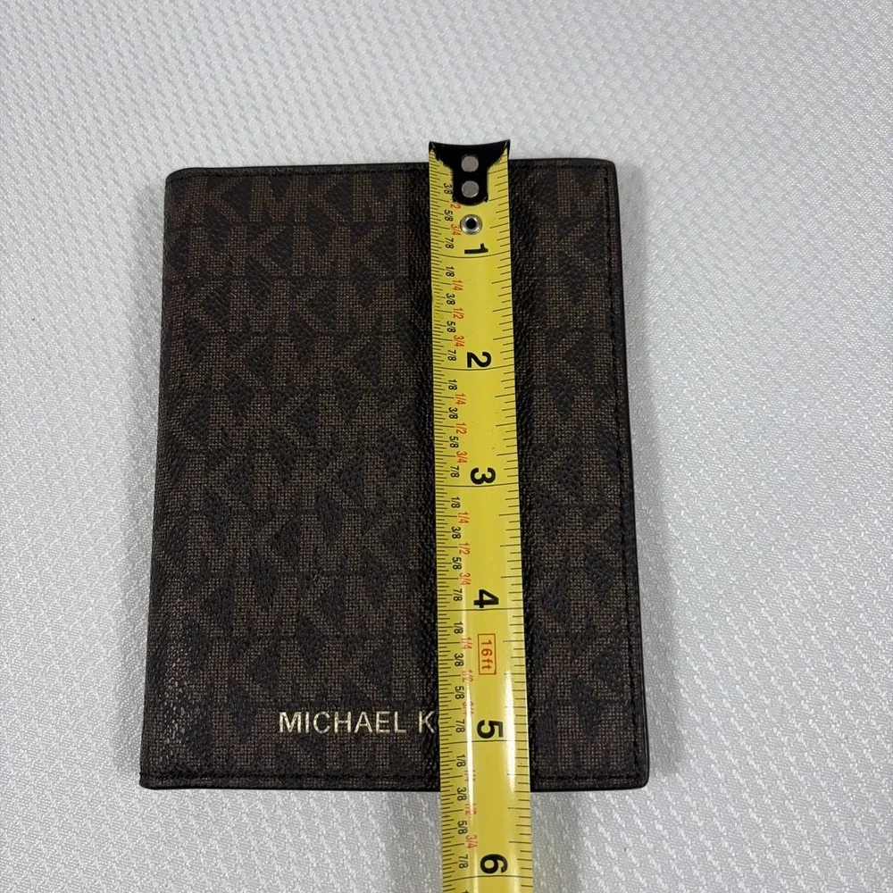 New Michael Kors Jet Set Travel Passport Holder Wallet - Brown, MSRP $78. NWOT
